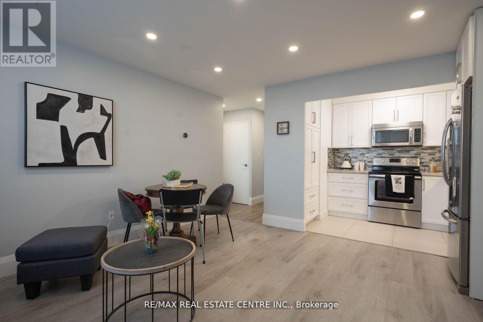504 - 3621 Lakeshore Boulevard, Toronto (Long Branch), Ontario  M9W 4W1 - Photo 5 - W12341344