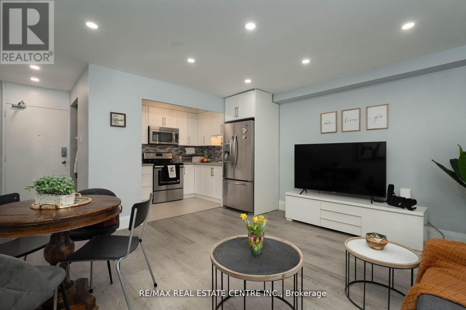 504 - 3621 Lakeshore Boulevard, Toronto (Long Branch), Ontario  M9W 4W1 - Photo 6 - W12341344