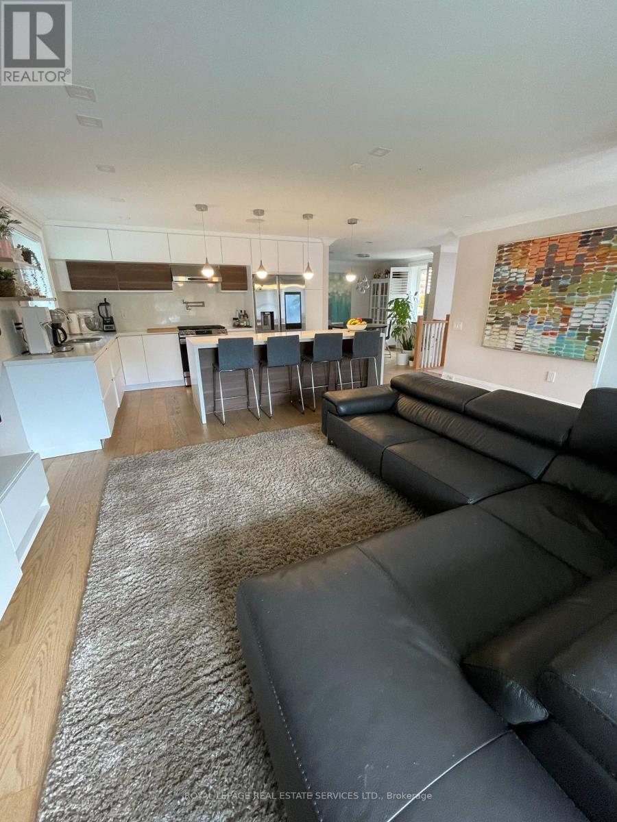 Property at 12 WARLINGHAM COURT image 4