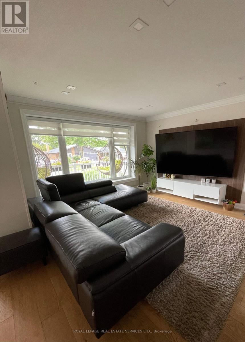 Property at 12 WARLINGHAM COURT image 5