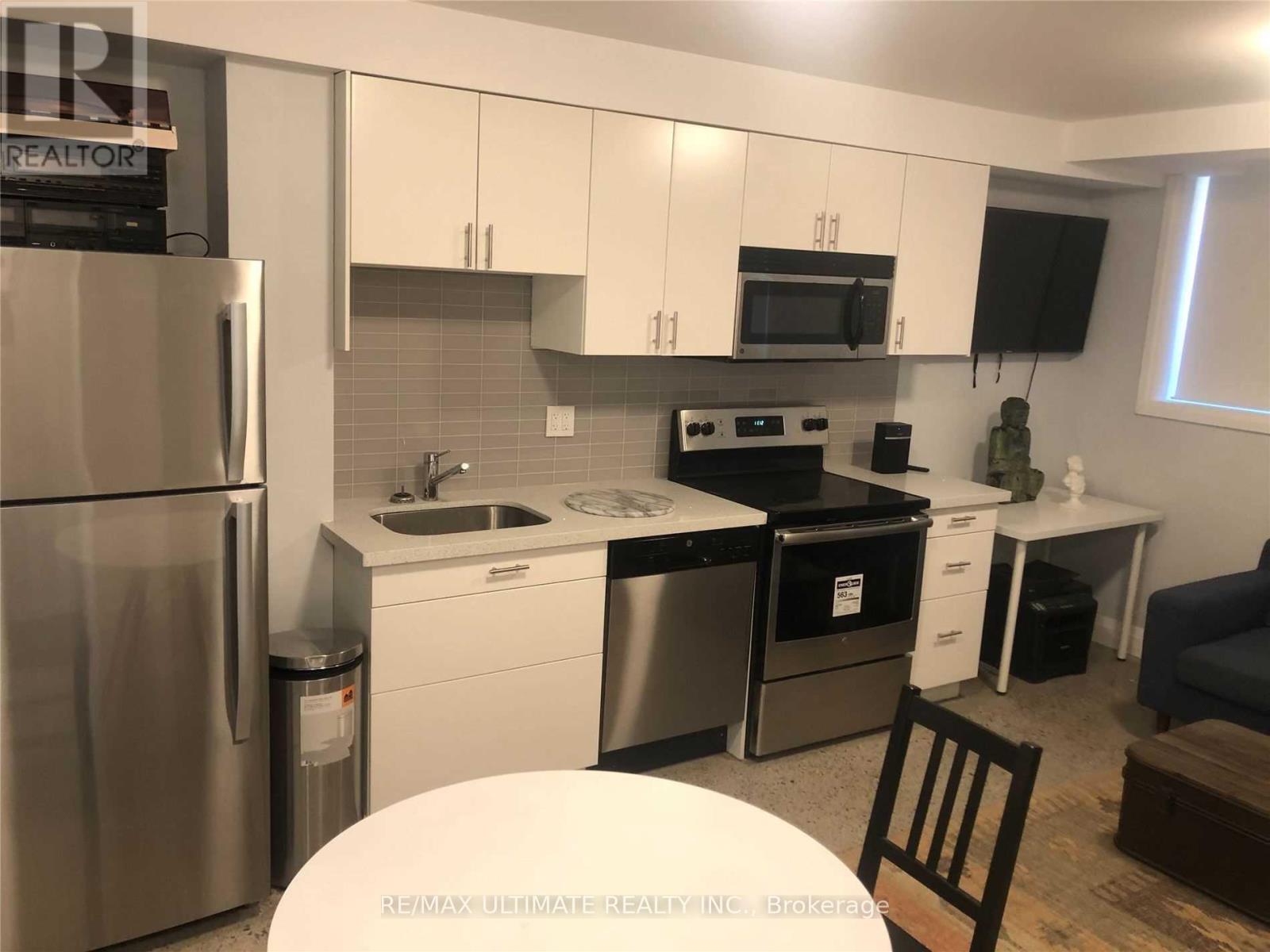 10 - 230 SOUTH KINGSWAY, Toronto, Ontario