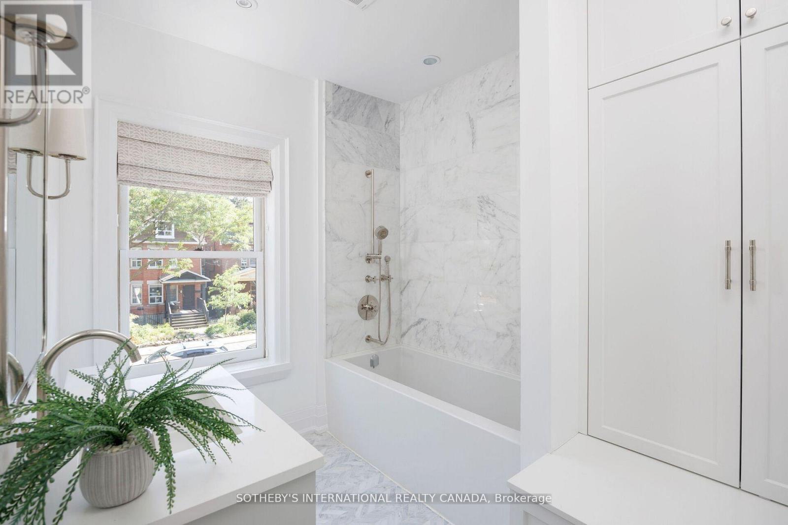 12 Hewitt Avenue, Toronto (High Park-Swansea), Ontario  M6R 1Y3 - Photo 24 - W12341576