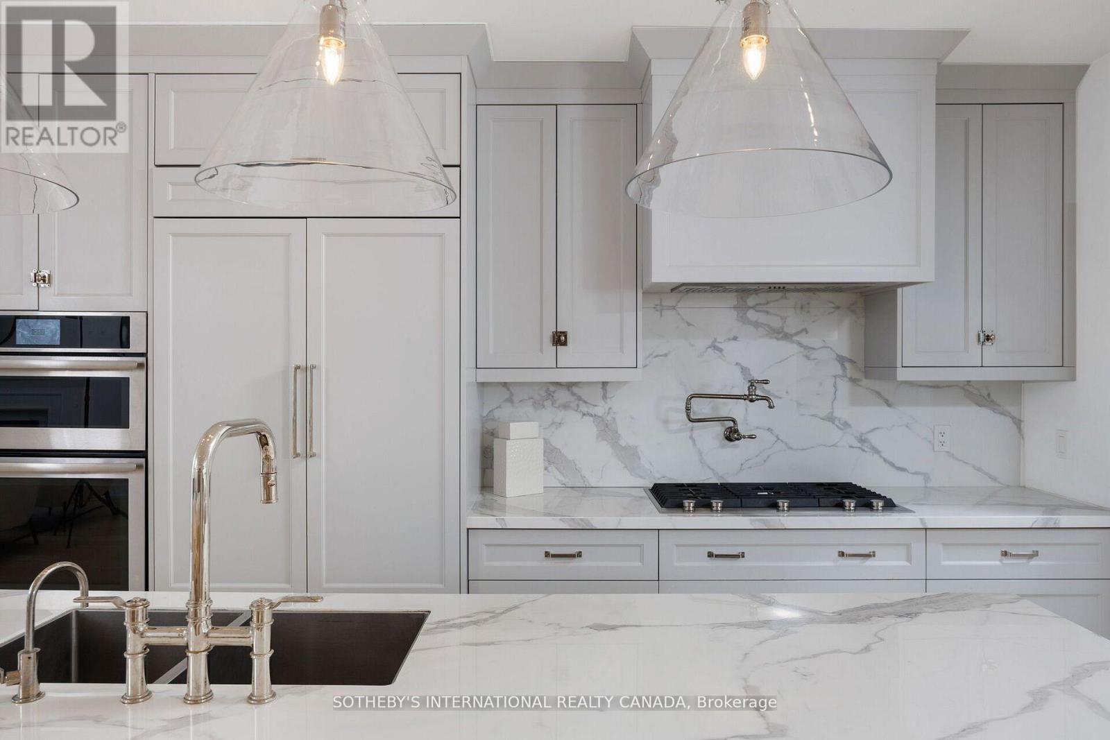 12 Hewitt Avenue, Toronto (High Park-Swansea), Ontario  M6R 1Y3 - Photo 6 - W12341576