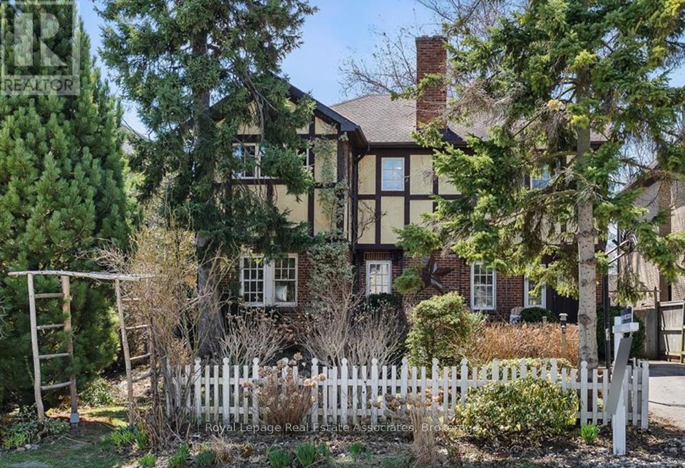 Property at 30 OAKWOOD AVENUE S image 2