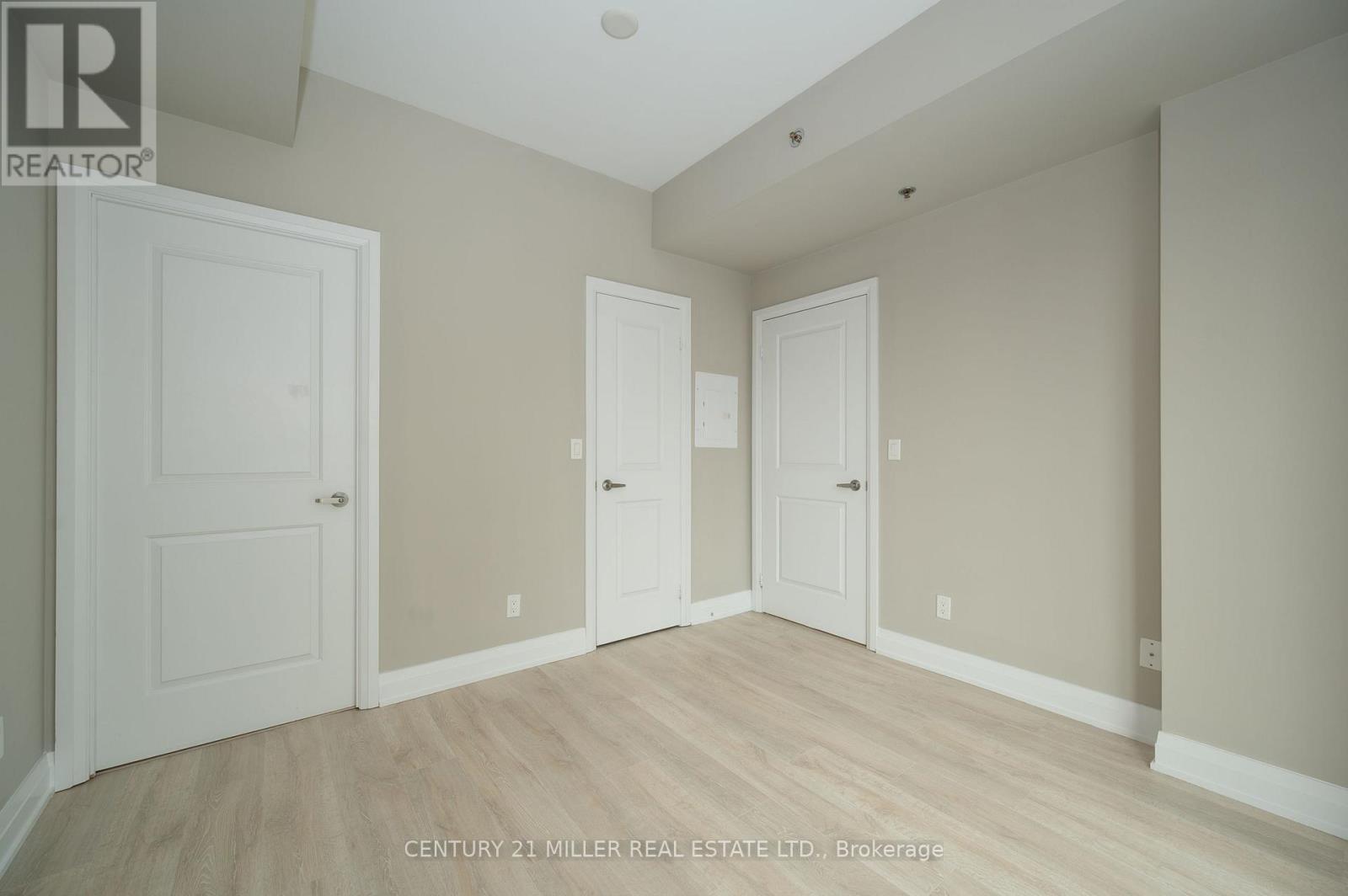 1103 - 55 Speers Road, Oakville (Qe Queen Elizabeth), Ontario  L6K 0H9 - Photo 8 - W12341615