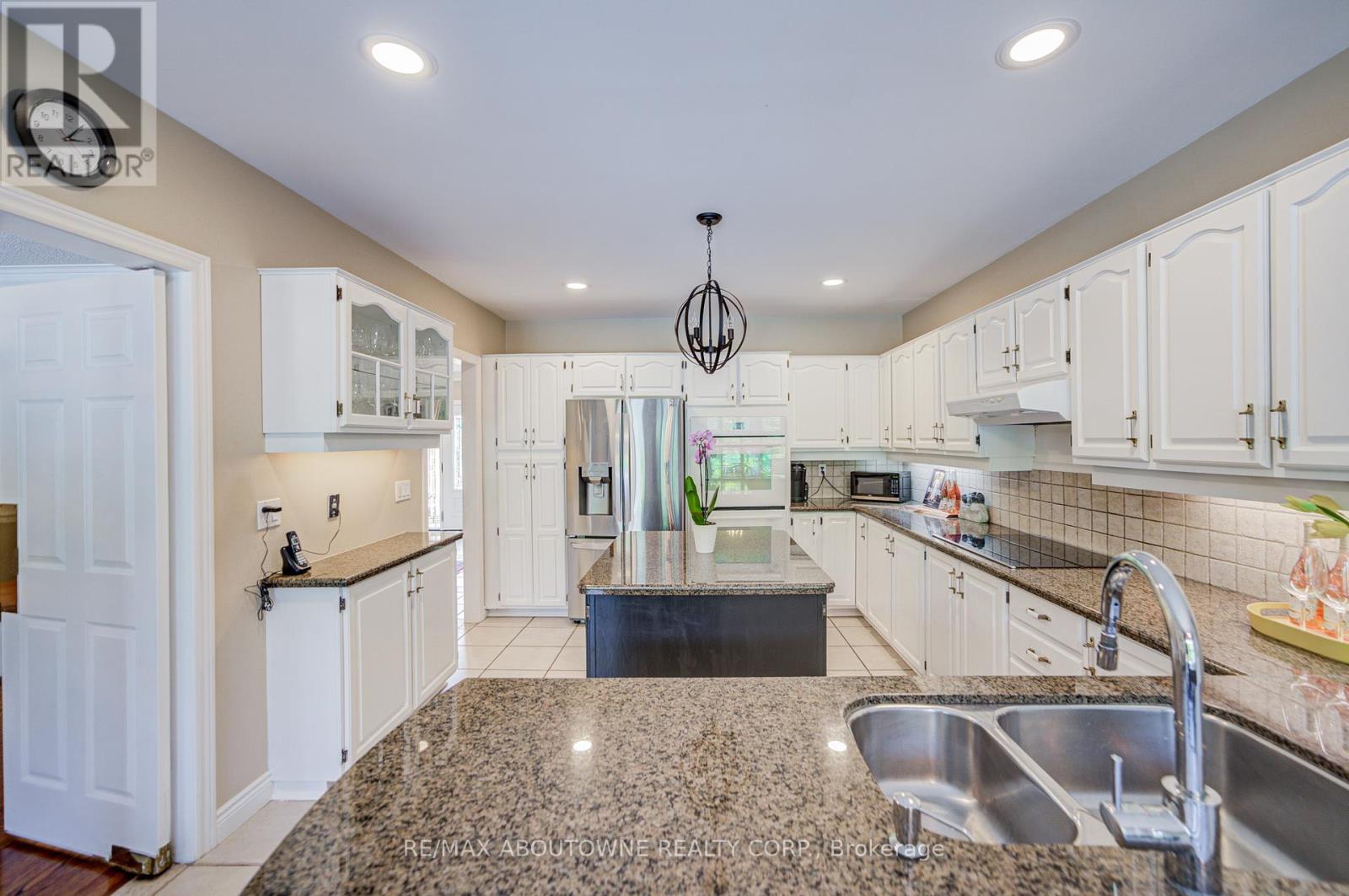 1471 The Links Drive, Oakville (Ga Glen Abbey), Ontario  L6M 2P2 - Photo 17 - W12341689