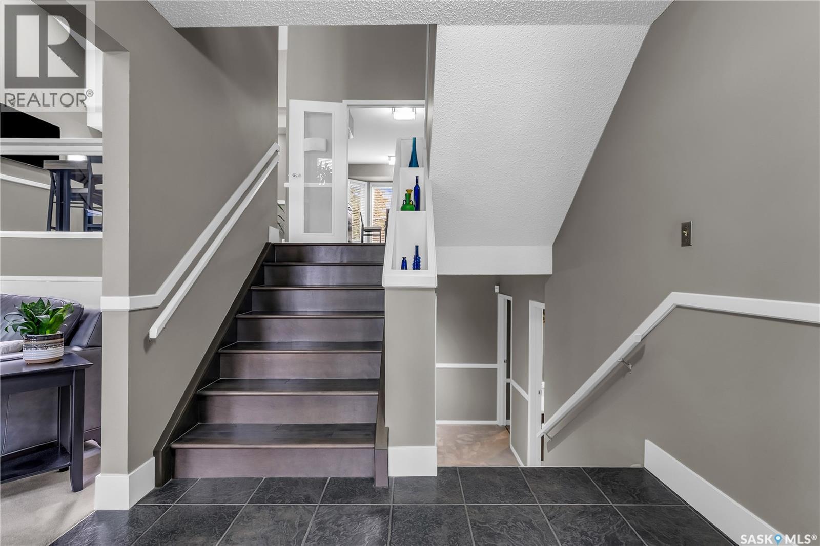 Property at 107 Mallin CRESCENT image 3