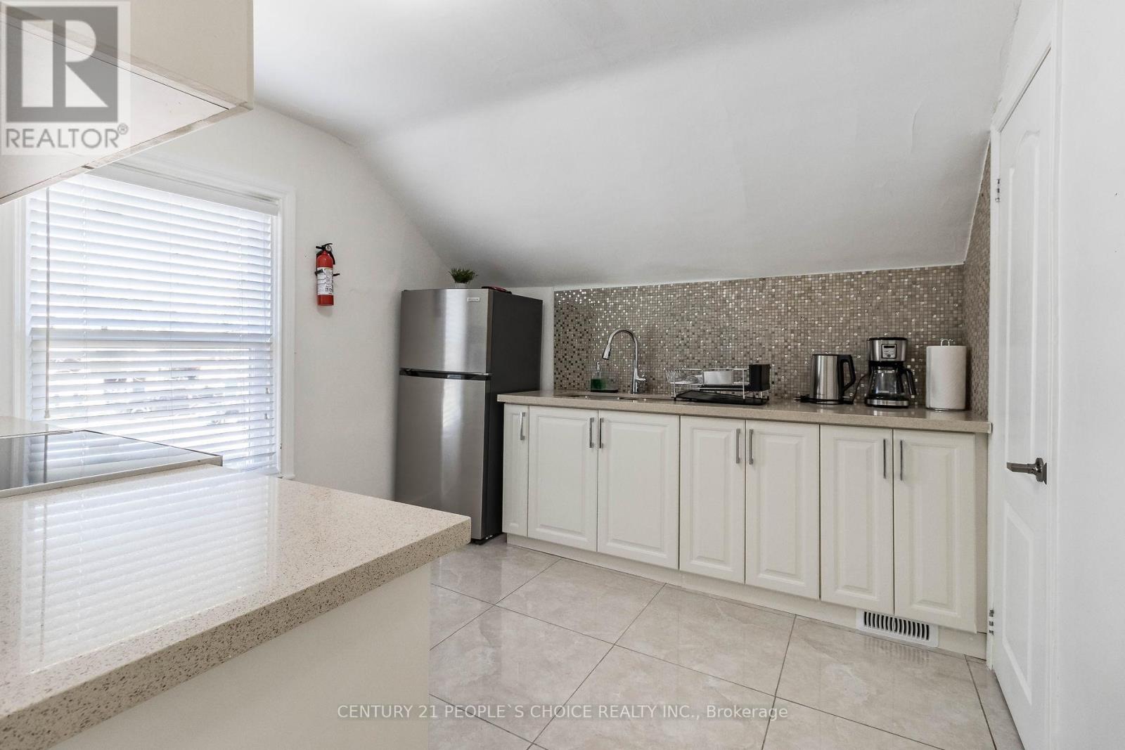 5057 Bridge Street, Niagara Falls (Downtown), Ontario  L2E 2S7 - Photo 23 - X12341693