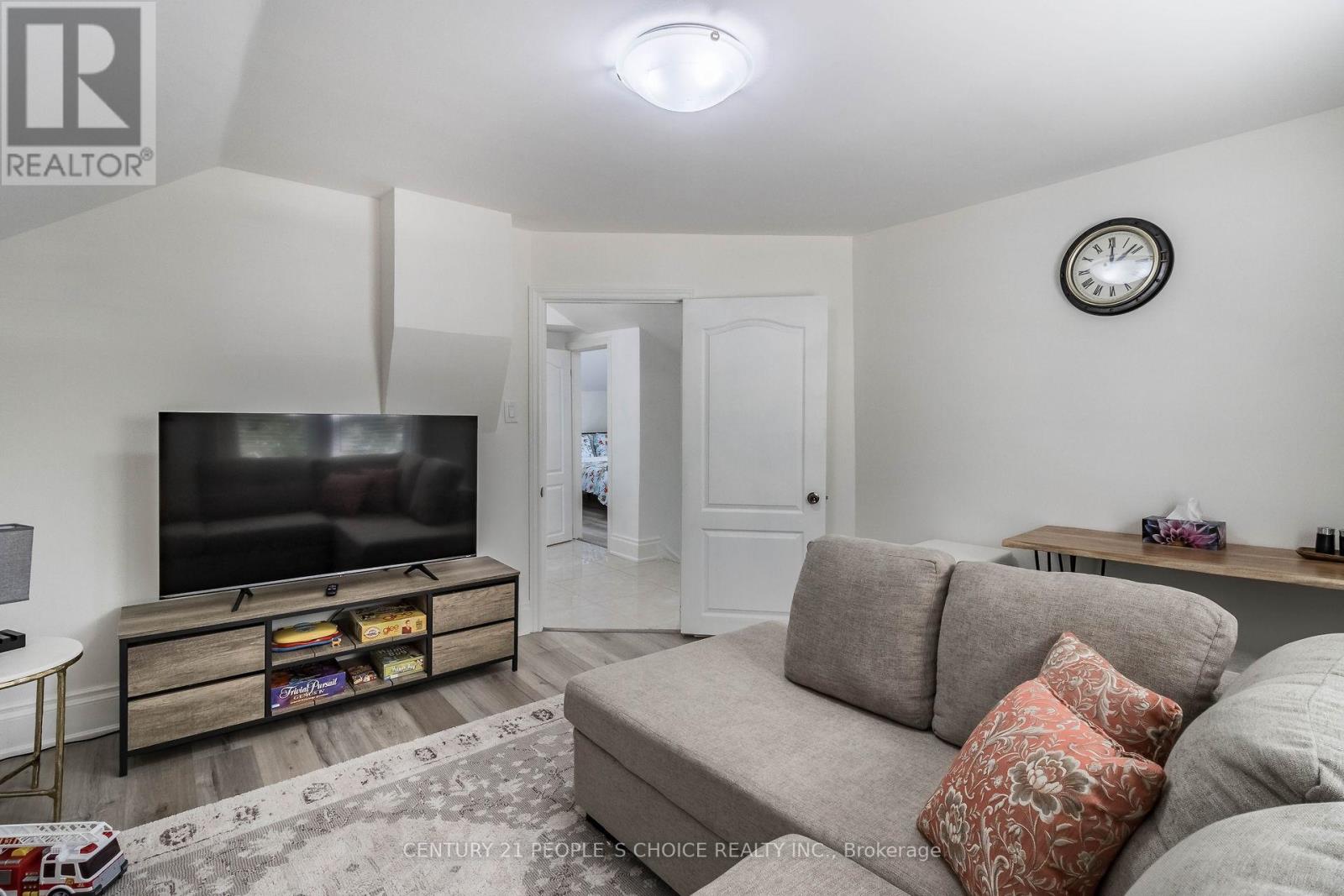 5057 Bridge Street, Niagara Falls (Downtown), Ontario  L2E 2S7 - Photo 26 - X12341693