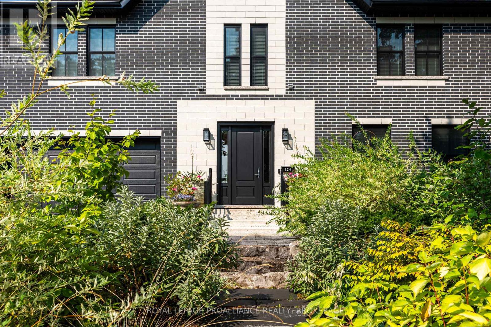 124 Churchill Crescent, Kingston, Ontario  K7L 4N2 - Photo 3 - X12341950