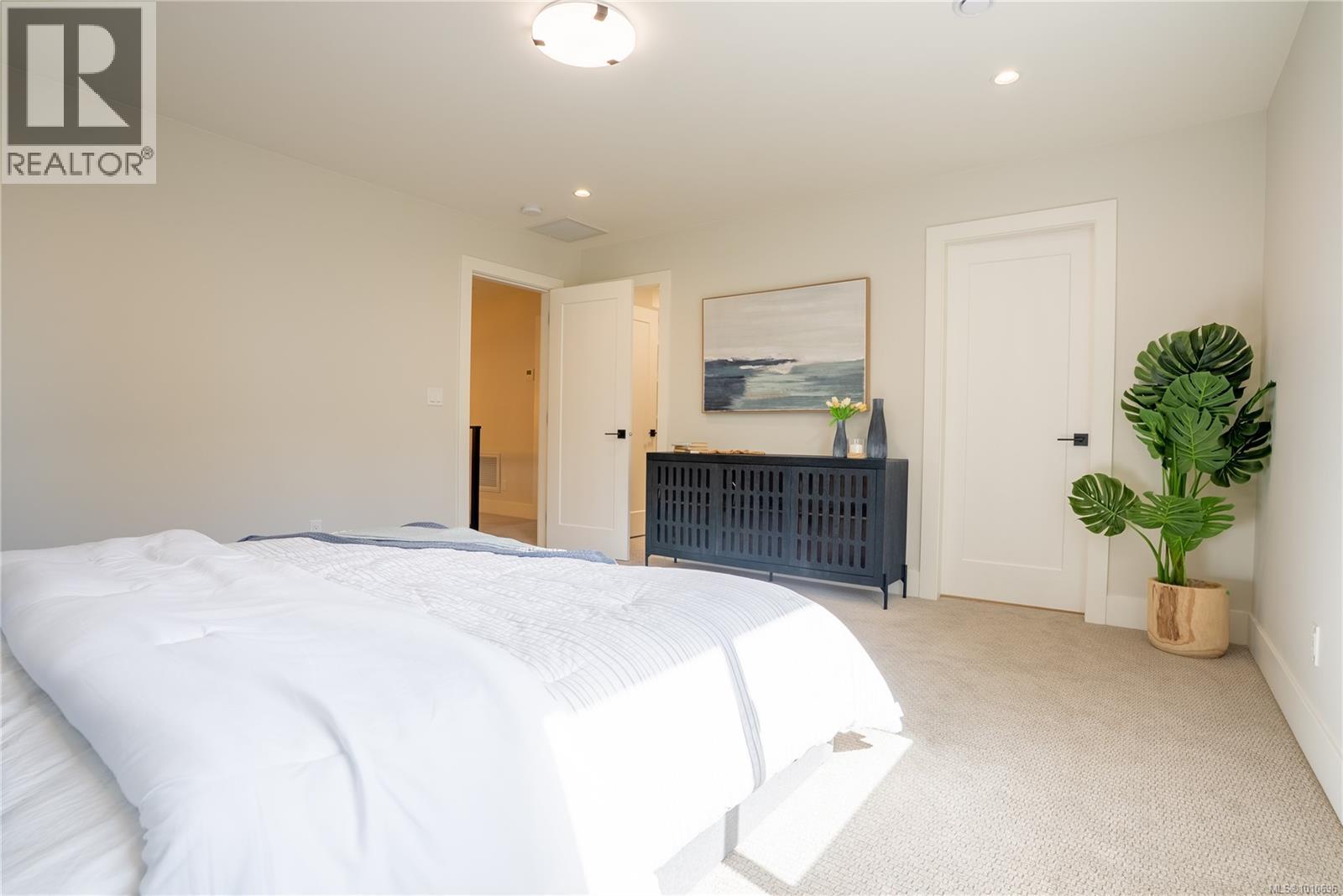 Property at 1536 Marble Pl image 3