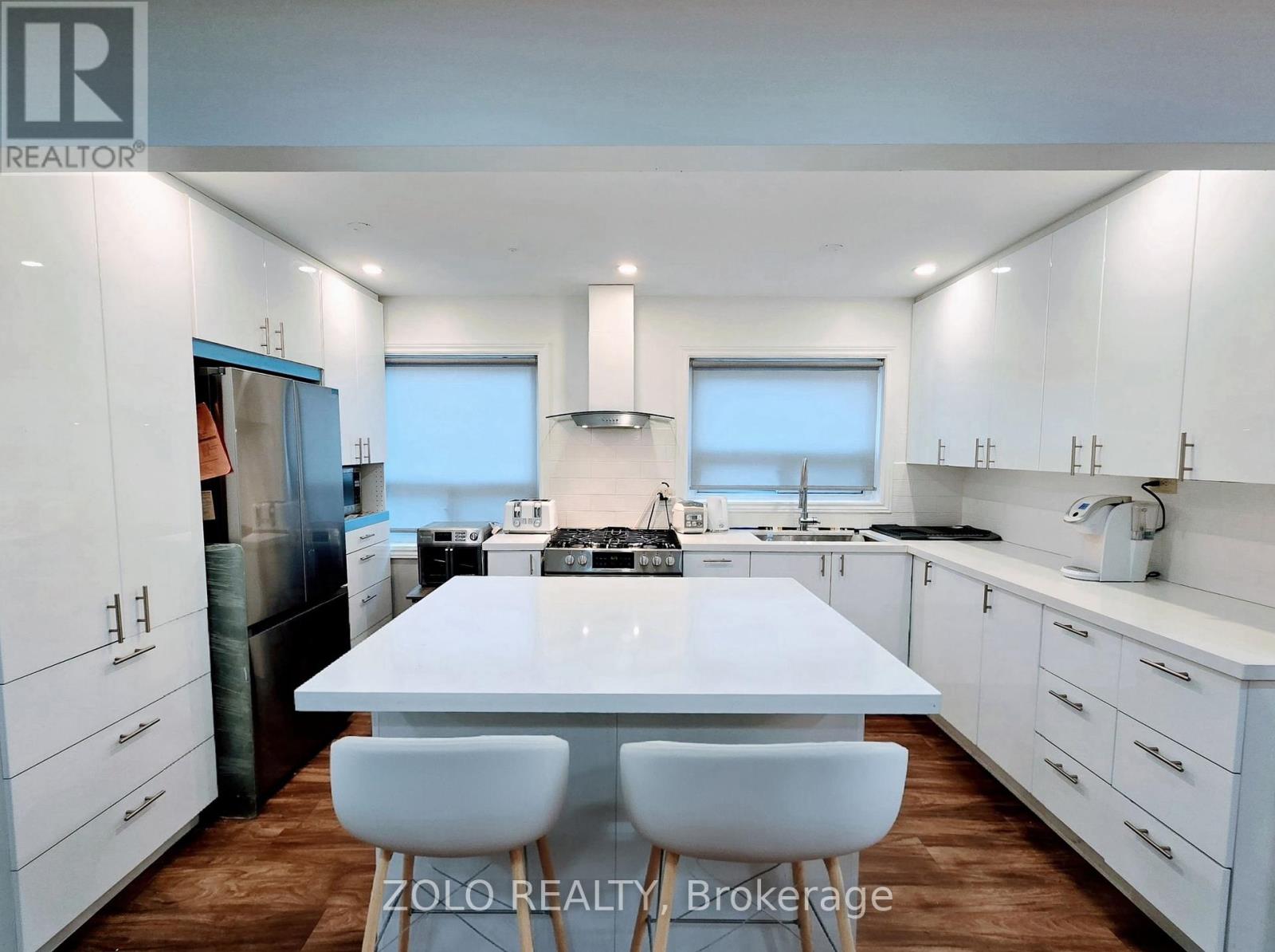 Property at 6 GOTHAM COURT image 2