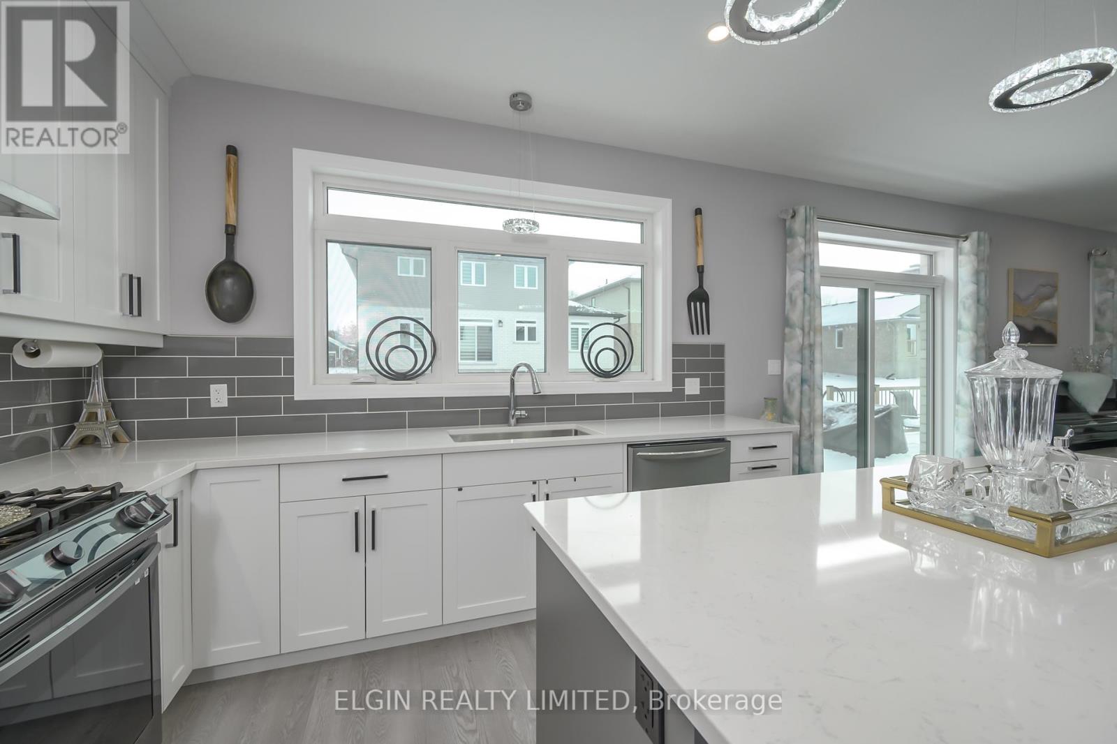 48 Snowy Owl Trail, Central Elgin, Ontario  N5R 0M7 - Photo 16 - X12341799