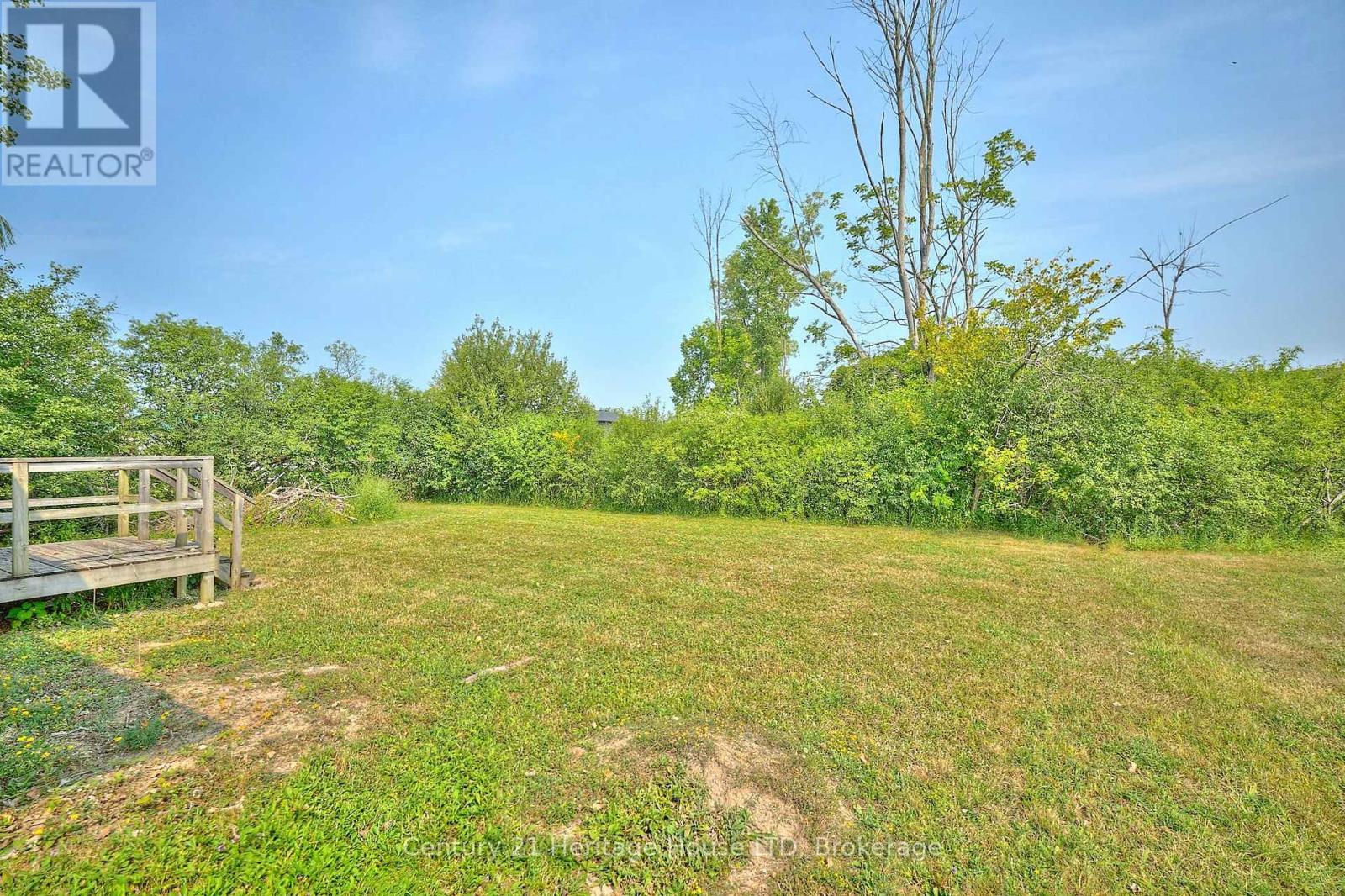 938 Garrison Road, Fort Erie (Crescent Park), Ontario  L2A 1N7 - Photo 9 - X12340142