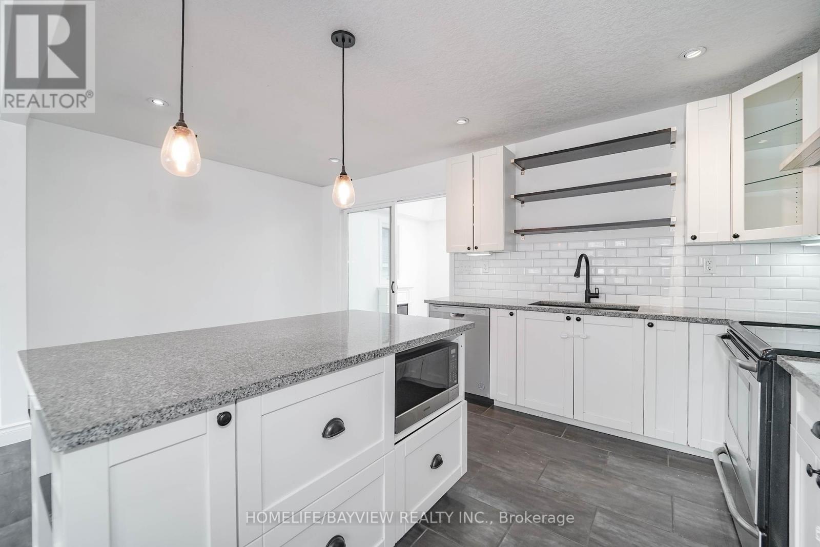 163 Gunn Street, Barrie (Wellington), Ontario  L4M 2H8 - Photo 10 - S12341134