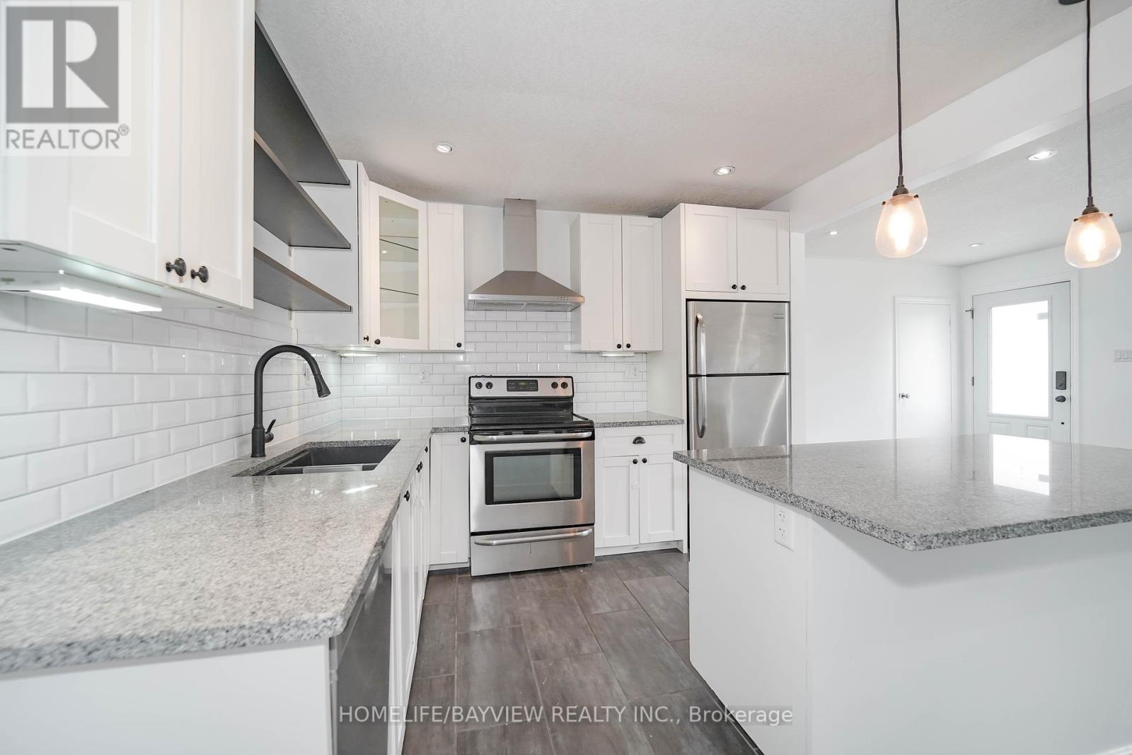163 Gunn Street, Barrie (Wellington), Ontario  L4M 2H8 - Photo 5 - S12341134