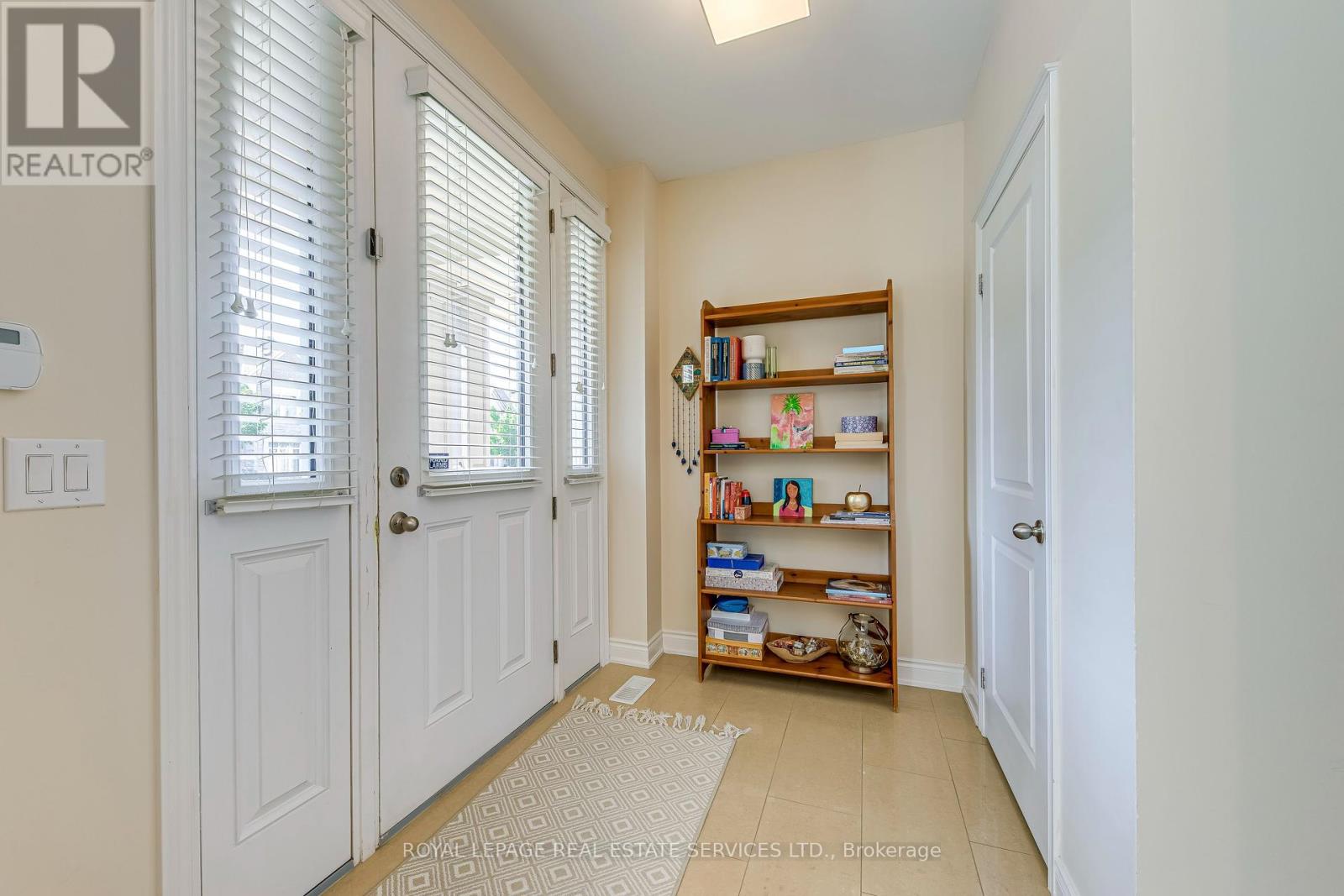 527 Sixteen Mile Drive, Oakville, Ontario  L6M 0P7 - Photo 7 - W12336711