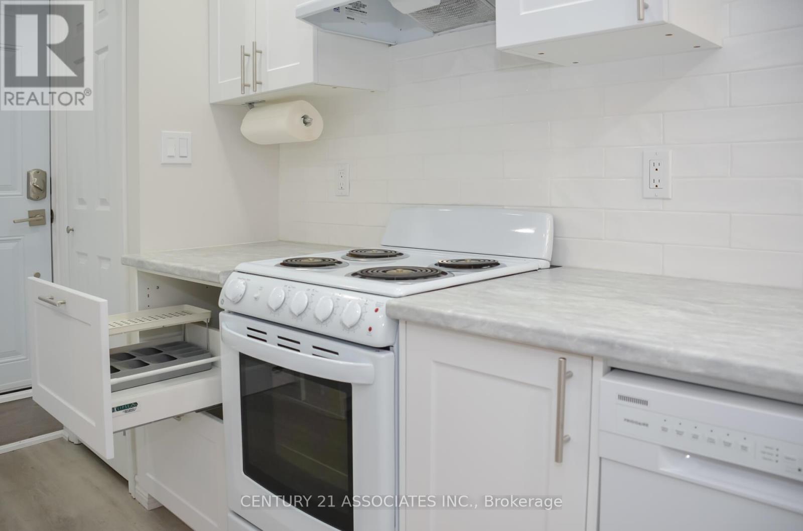Bsmt - 75 Coney Road, Toronto, Ontario  M8Z 2K7 - Photo 7 - W12321142
