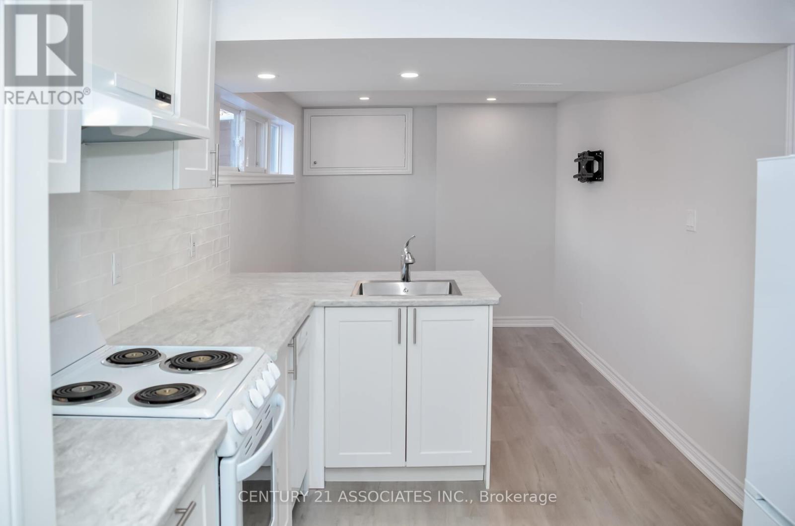 Bsmt - 75 Coney Road, Toronto, Ontario  M8Z 2K7 - Photo 8 - W12321142