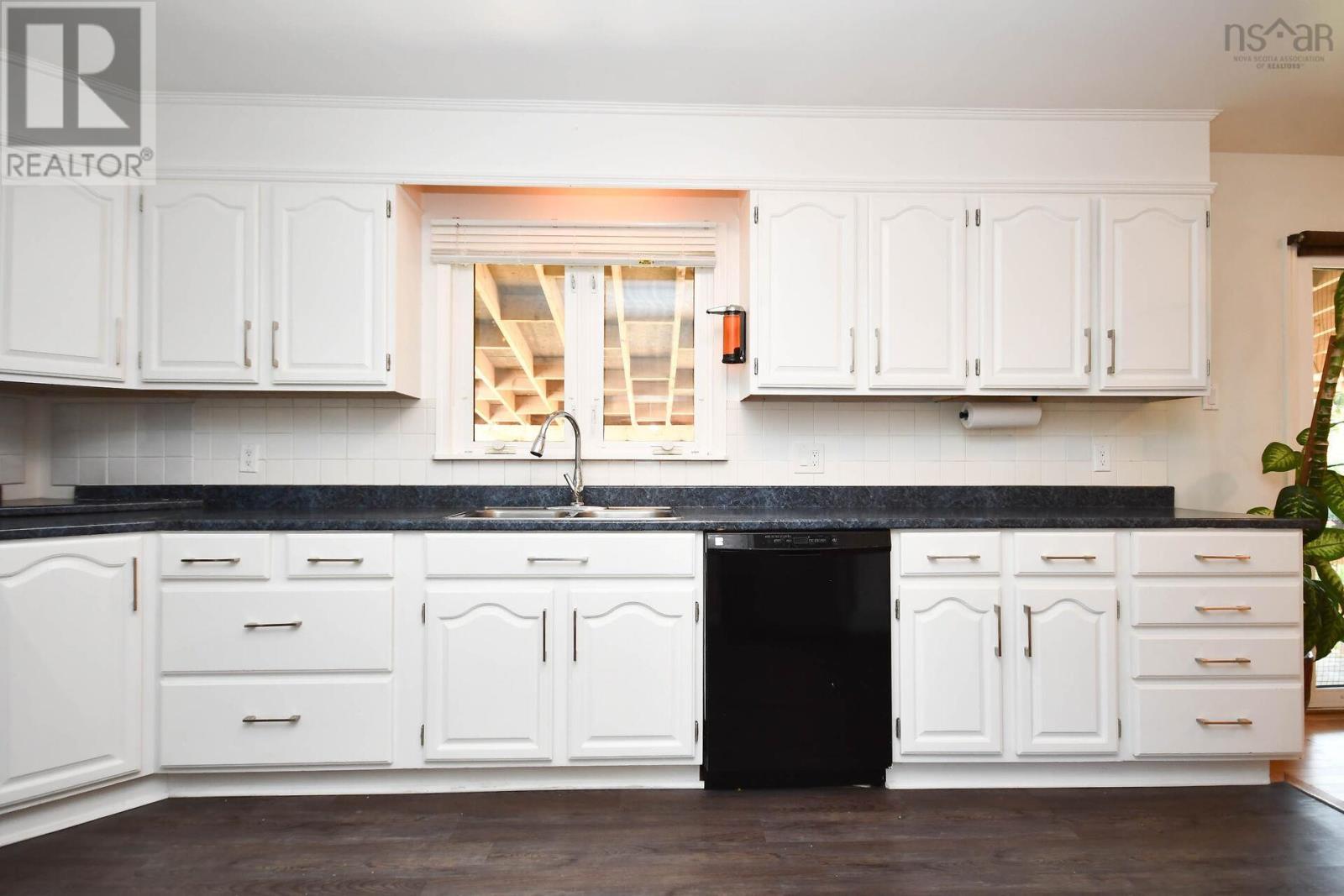 16 Raymoor Drive, Woodlawn, Nova Scotia  B2X 1G7 - Photo 6 - 202520351