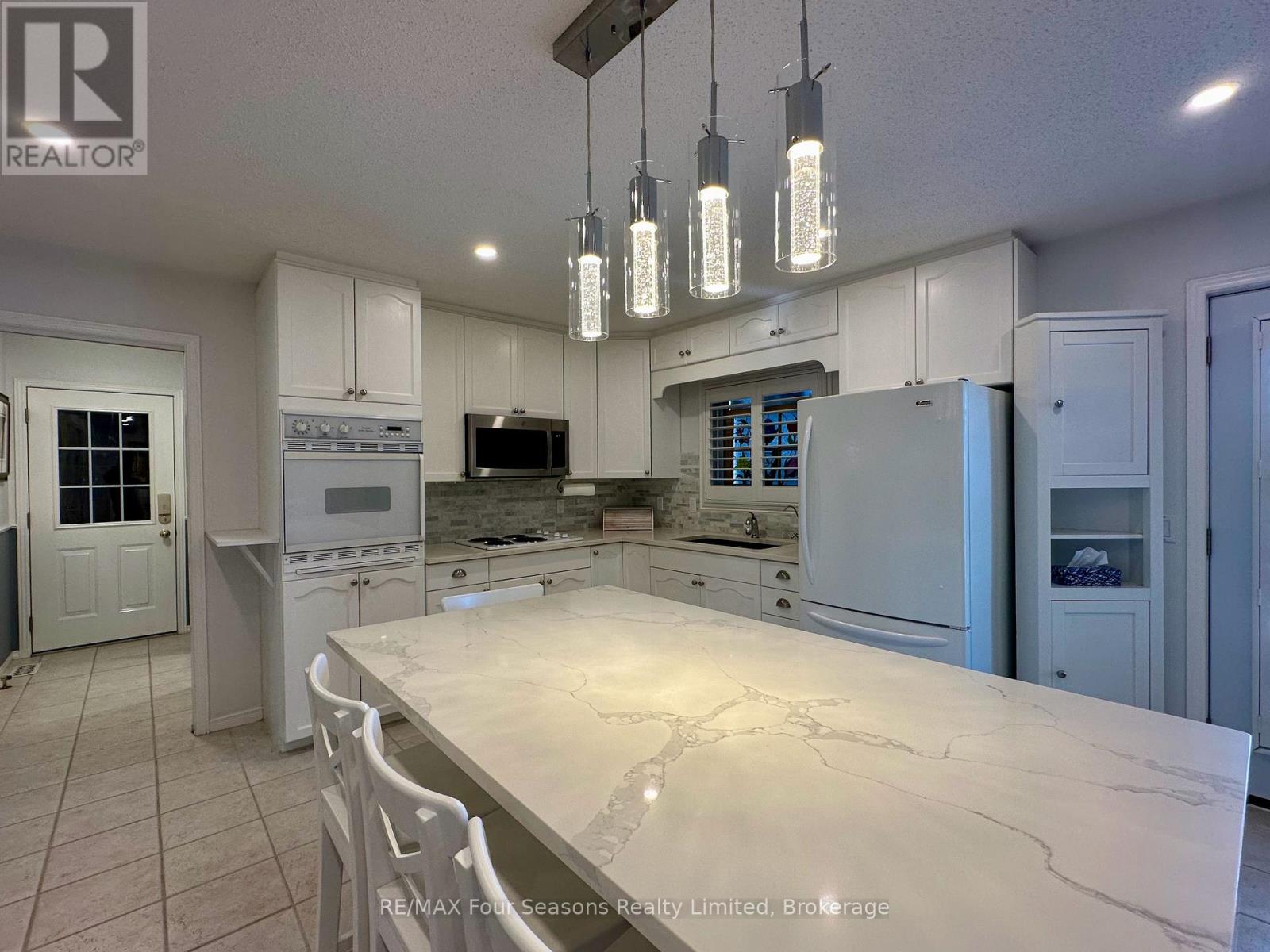 6853 Pine Plains Road, Adjala-Tosorontio, Ontario  L0M 1J0 - Photo 12 - N12341897