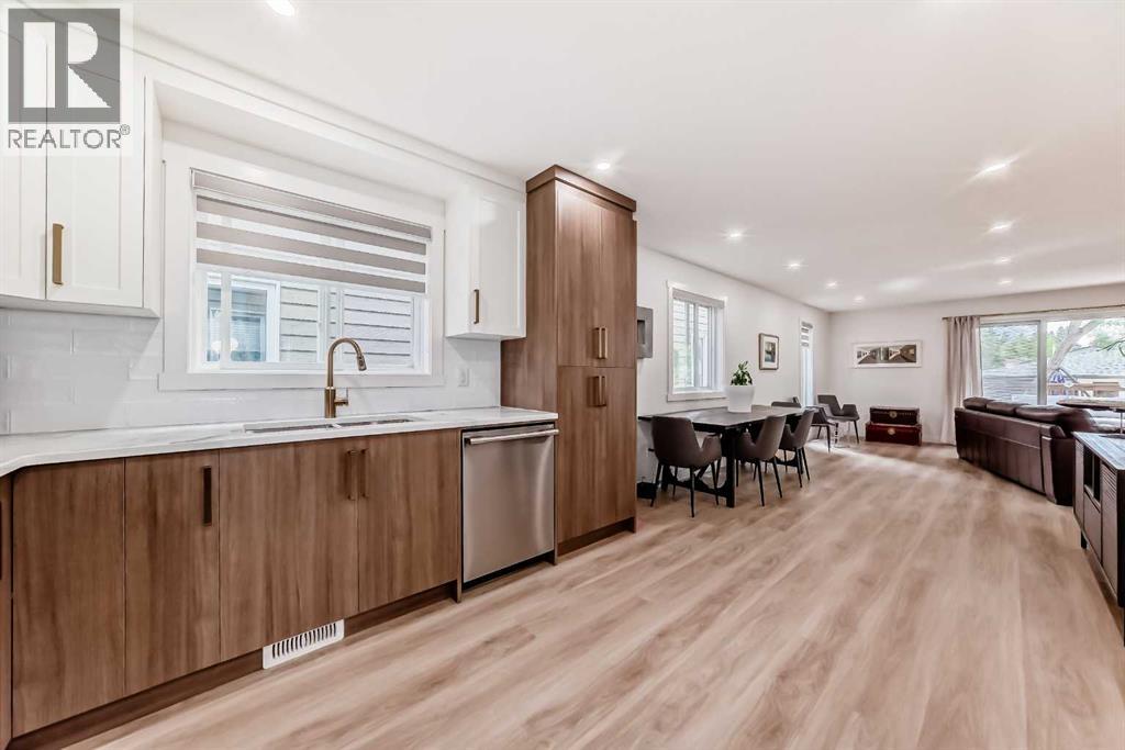 Property at 329 37 Street SW image 4