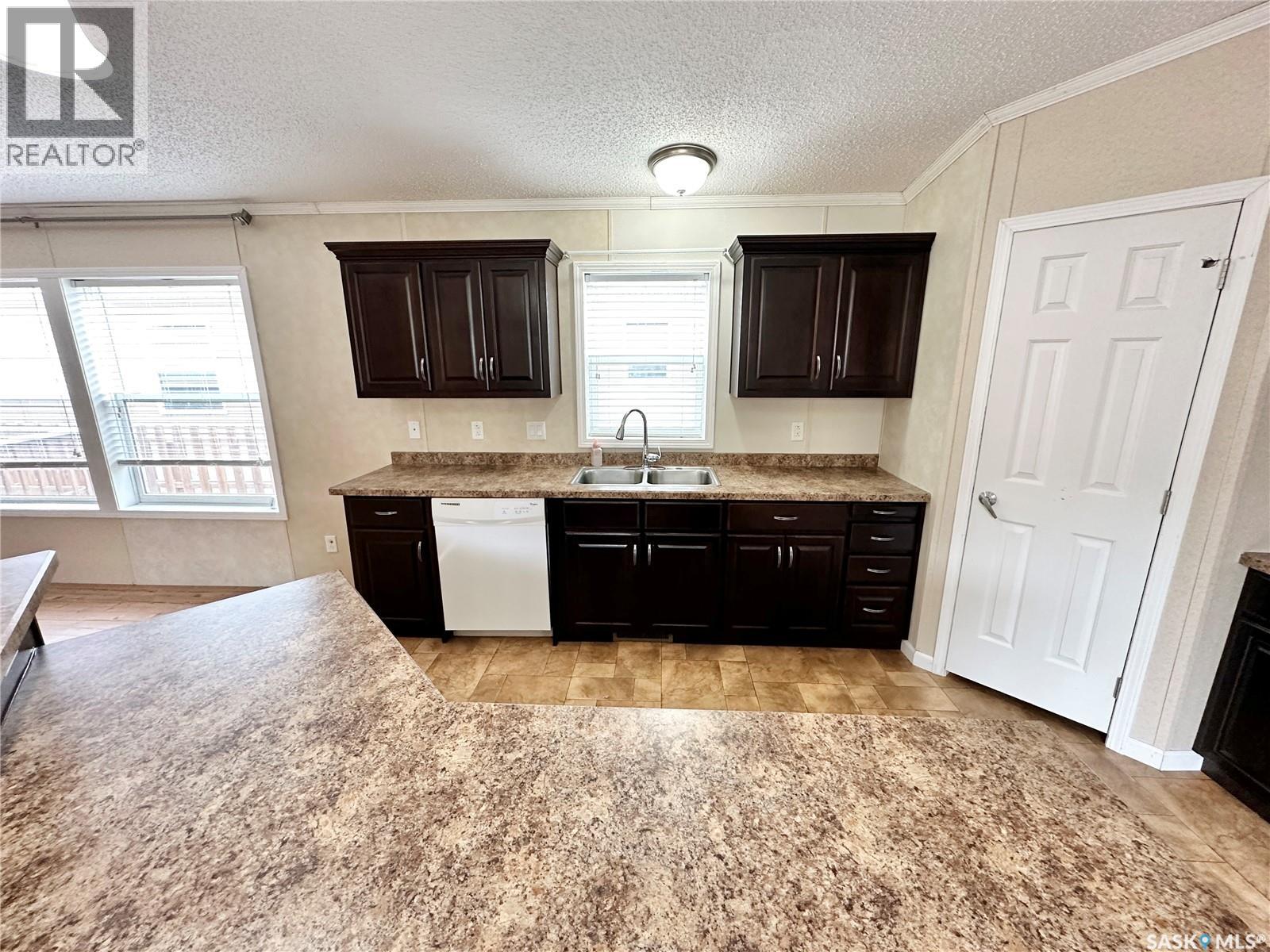 222 Brownlee Street, Weyburn, Saskatchewan  S4H 3P4 - Photo 12 - SK015503