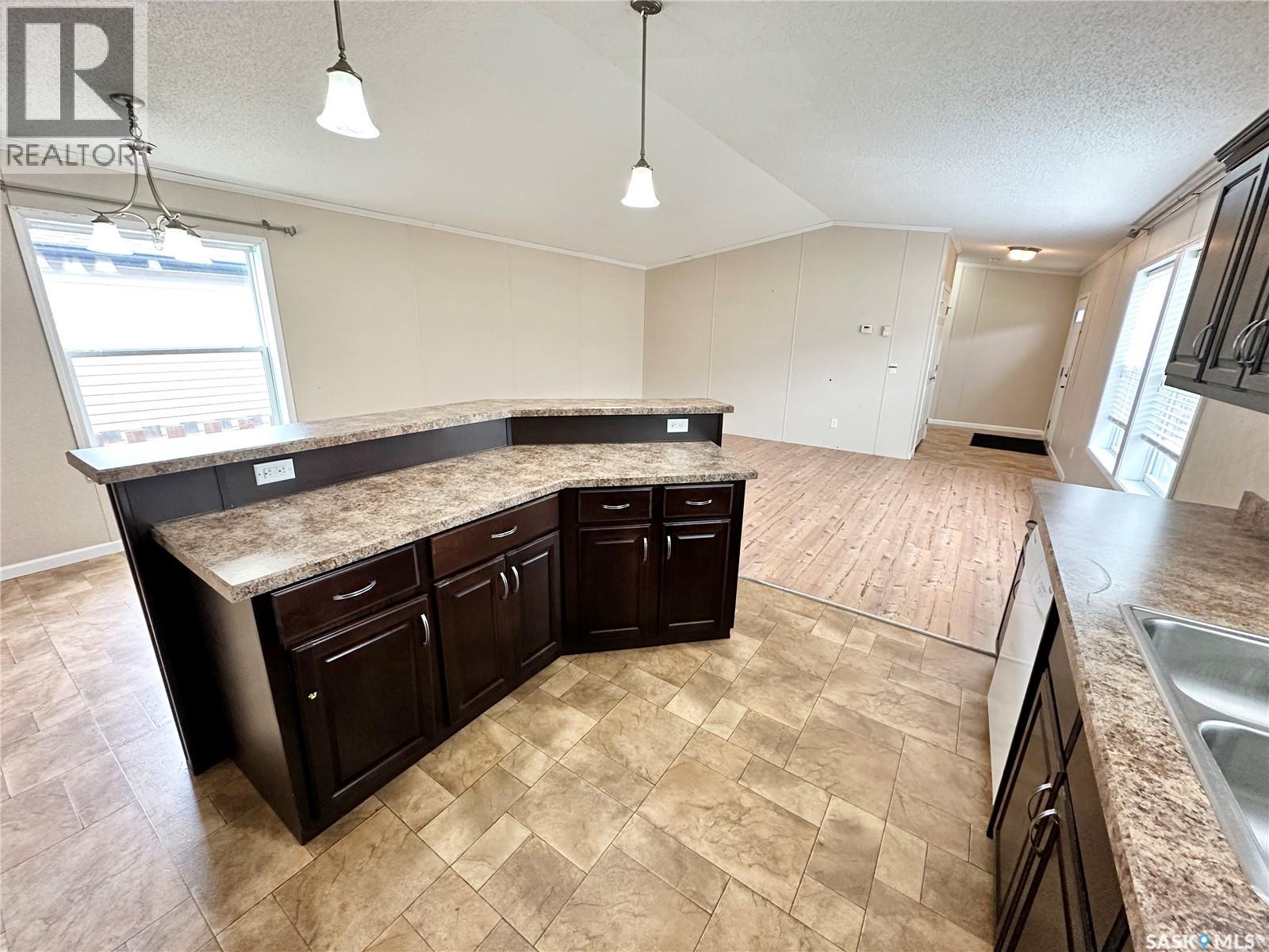 222 Brownlee Street, Weyburn, Saskatchewan  S4H 3P4 - Photo 13 - SK015503
