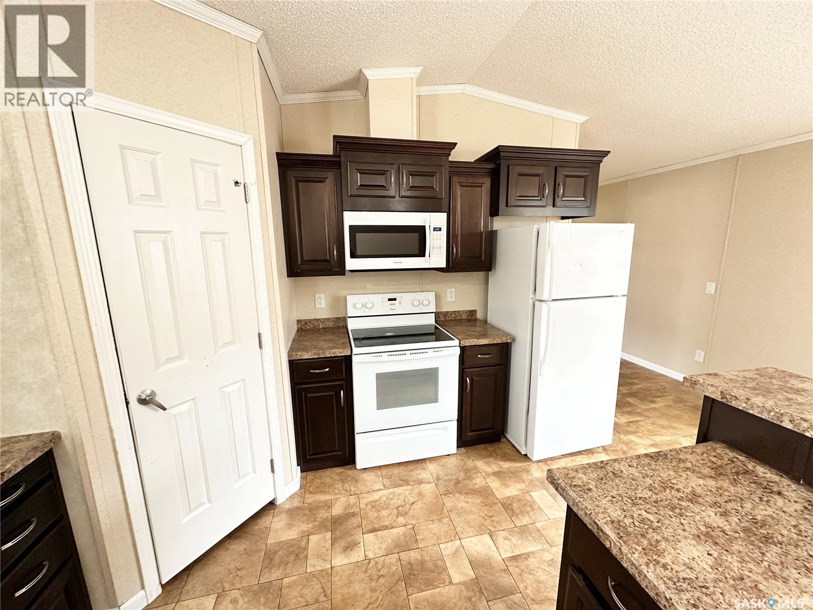 222 Brownlee Street, Weyburn, Saskatchewan  S4H 3P4 - Photo 14 - SK015503