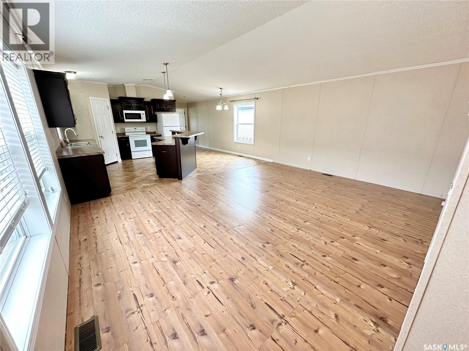 222 Brownlee Street, Weyburn, Saskatchewan  S4H 3P4 - Photo 15 - SK015503