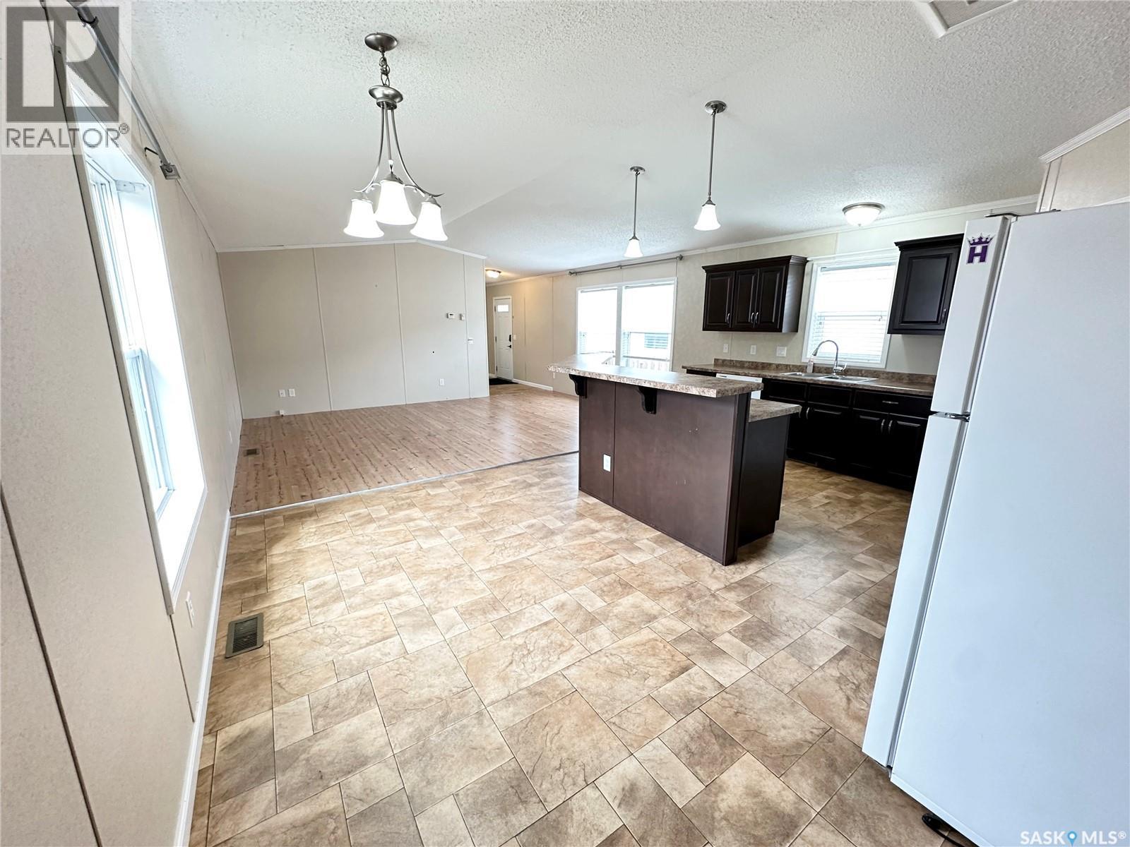 222 Brownlee Street, Weyburn, Saskatchewan  S4H 3P4 - Photo 17 - SK015503
