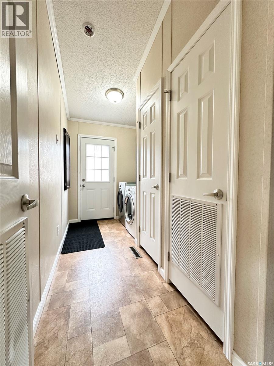 222 Brownlee Street, Weyburn, Saskatchewan  S4H 3P4 - Photo 18 - SK015503