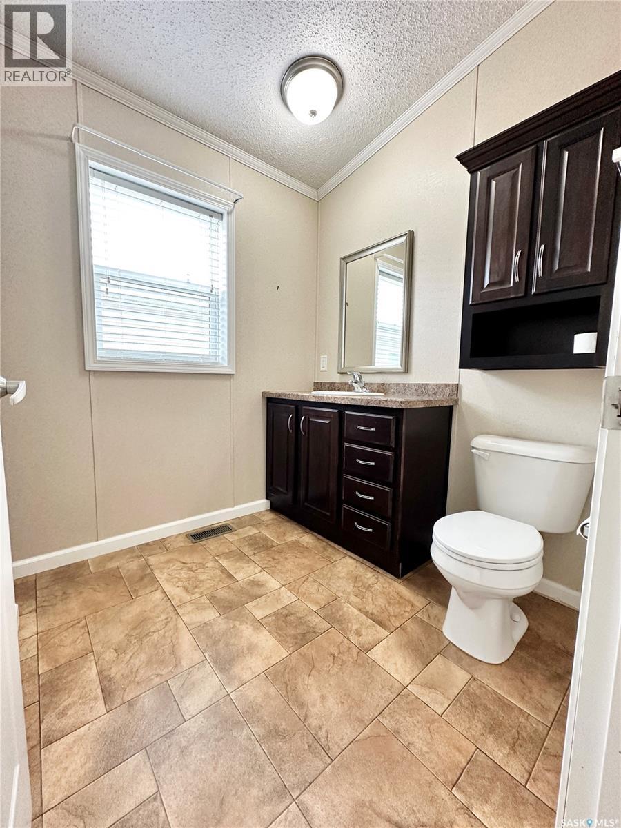 222 Brownlee Street, Weyburn, Saskatchewan  S4H 3P4 - Photo 21 - SK015503