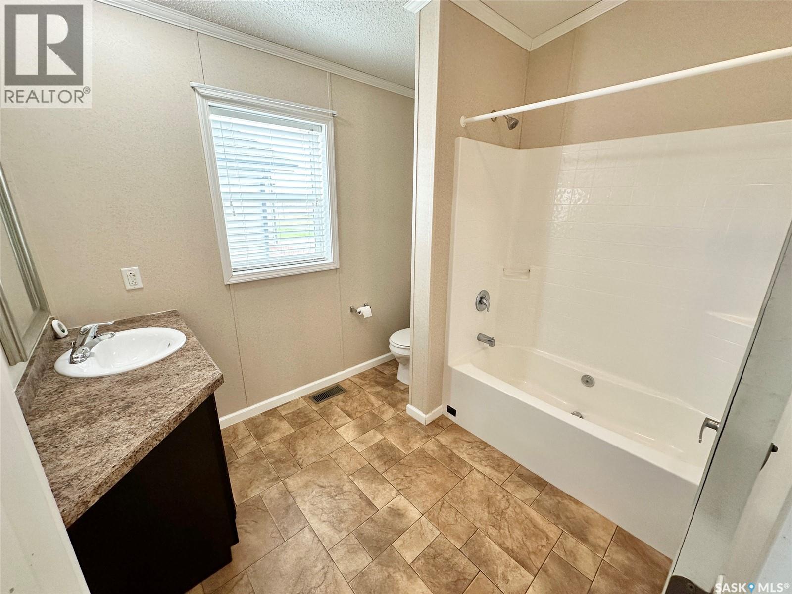 222 Brownlee Street, Weyburn, Saskatchewan  S4H 3P4 - Photo 27 - SK015503
