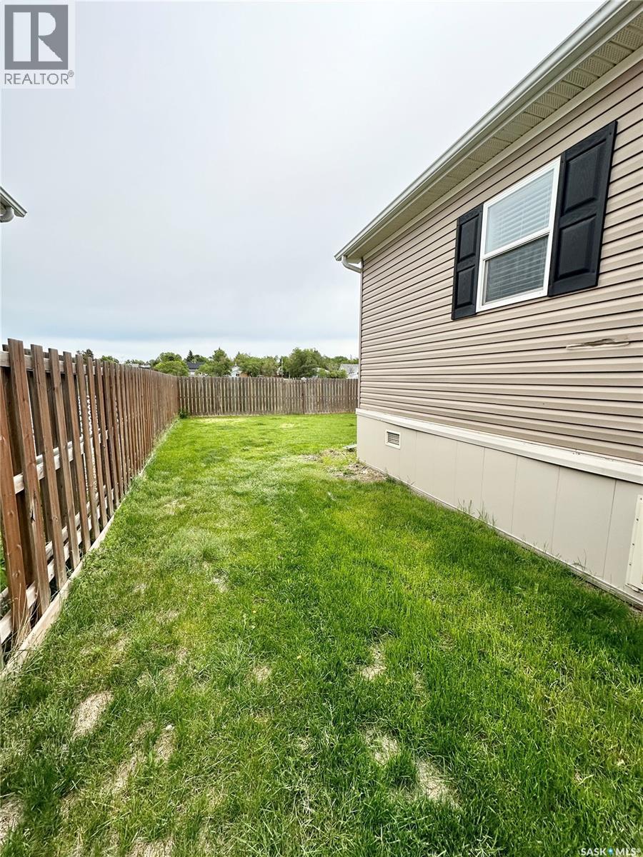 222 Brownlee Street, Weyburn, Saskatchewan  S4H 3P4 - Photo 28 - SK015503
