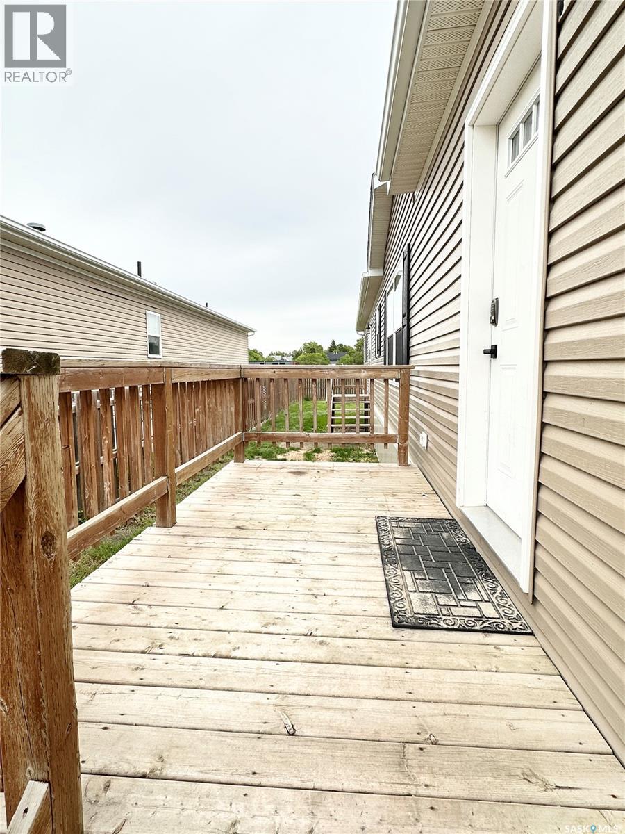 222 Brownlee Street, Weyburn, Saskatchewan  S4H 3P4 - Photo 3 - SK015503