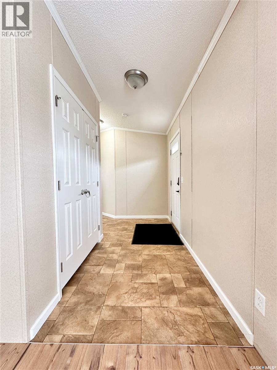 222 Brownlee Street, Weyburn, Saskatchewan  S4H 3P4 - Photo 5 - SK015503