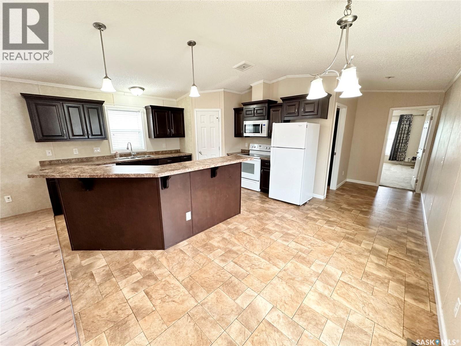 222 Brownlee Street, Weyburn, Saskatchewan  S4H 3P4 - Photo 9 - SK015503