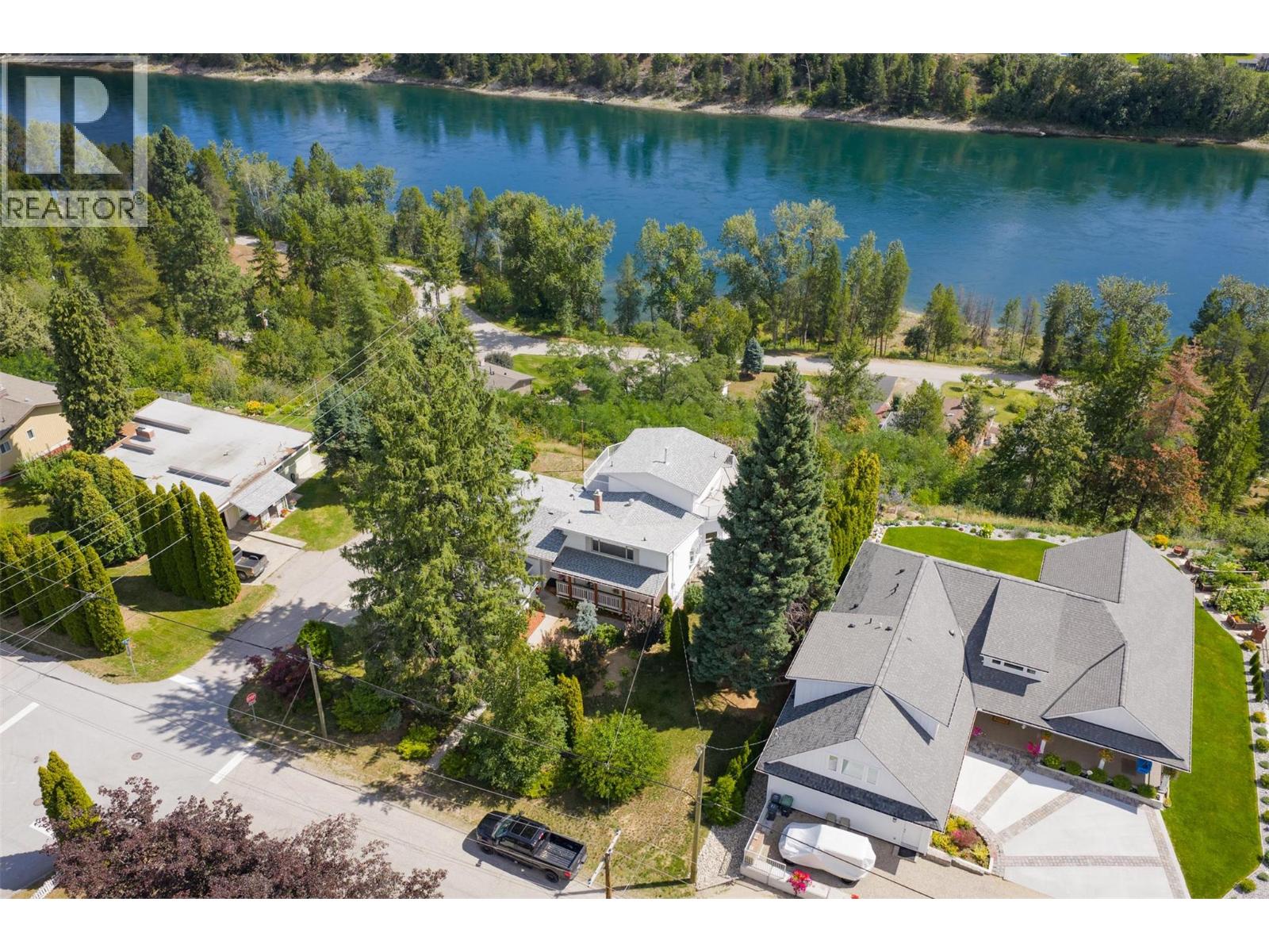 3101 4th Avenue, Castlegar, British Columbia  V1N 2S5 - Photo 3 - 10359224