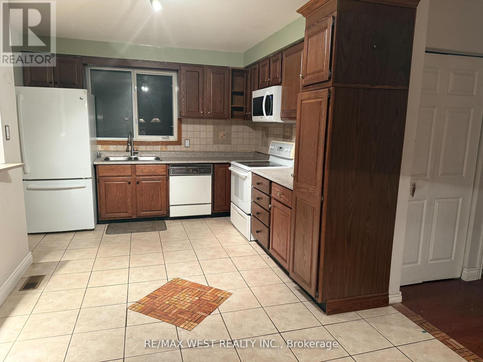 Property at 61 ROMFIELD CIRCUIT image 2