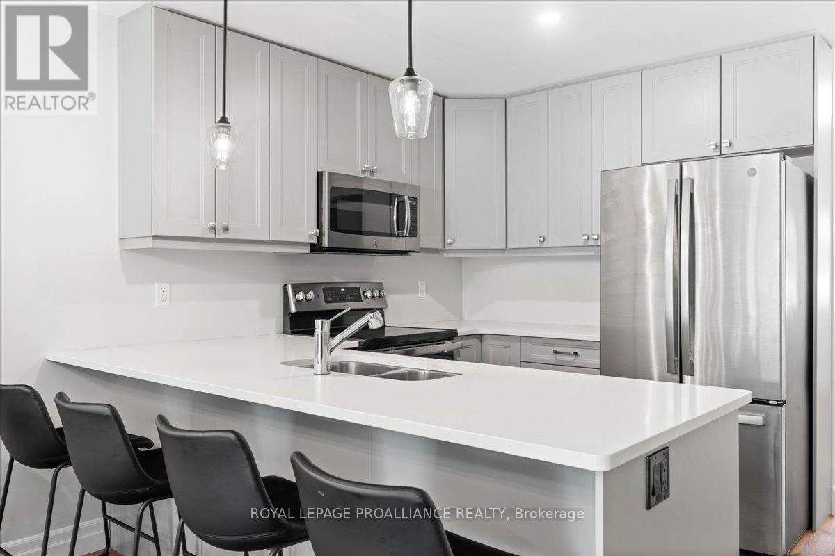 39 Hillside Meadow Drive, Quinte West, Ontario  K8V 0J5 - Photo 12 - X12342047