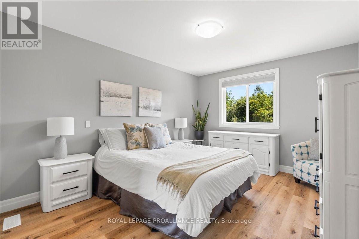 39 Hillside Meadow Drive, Quinte West, Ontario  K8V 0J5 - Photo 18 - X12342047