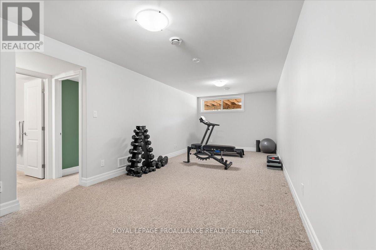 39 Hillside Meadow Drive, Quinte West, Ontario  K8V 0J5 - Photo 23 - X12342047