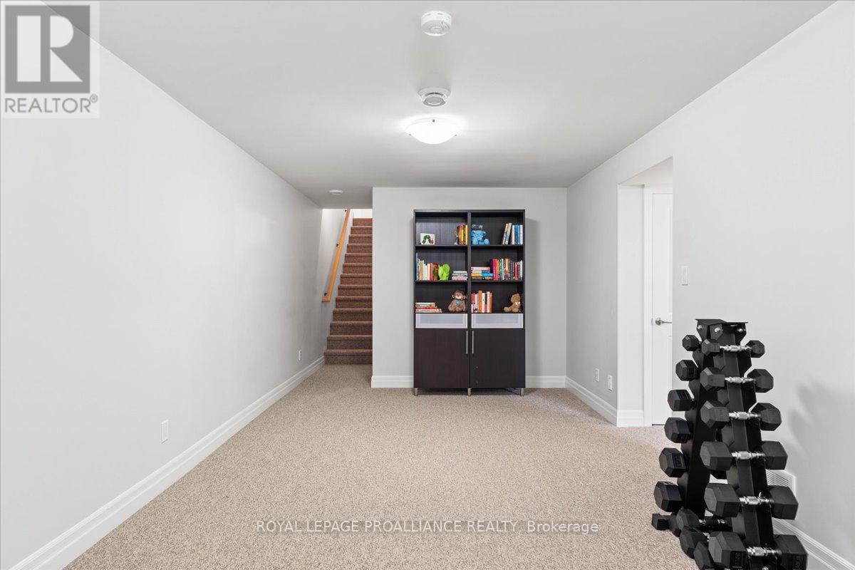 39 Hillside Meadow Drive, Quinte West, Ontario  K8V 0J5 - Photo 25 - X12342047