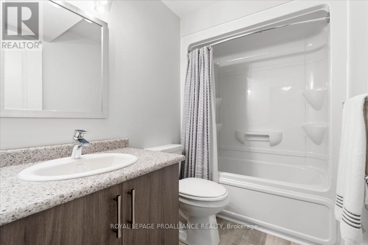 39 Hillside Meadow Drive, Quinte West, Ontario  K8V 0J5 - Photo 28 - X12342047