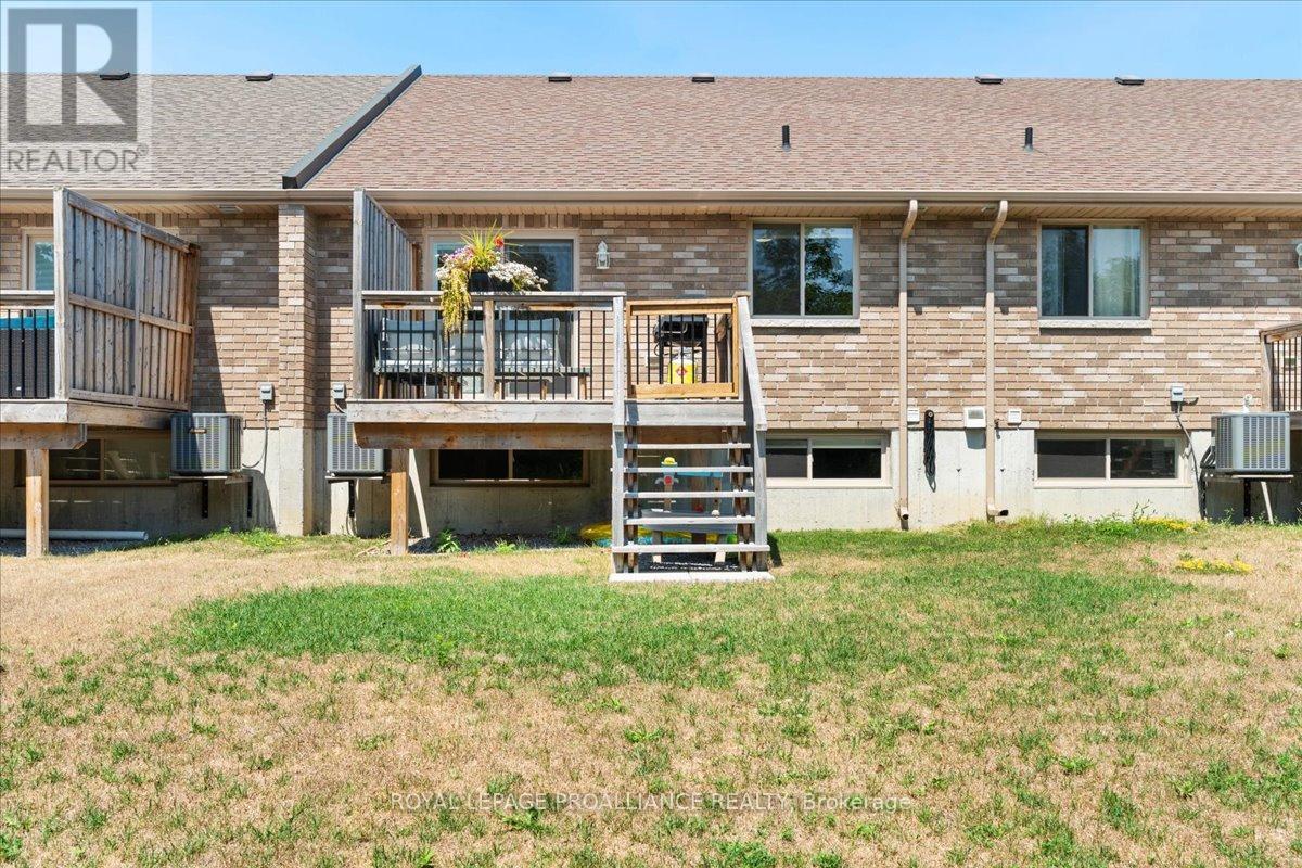 39 Hillside Meadow Drive, Quinte West, Ontario  K8V 0J5 - Photo 32 - X12342047