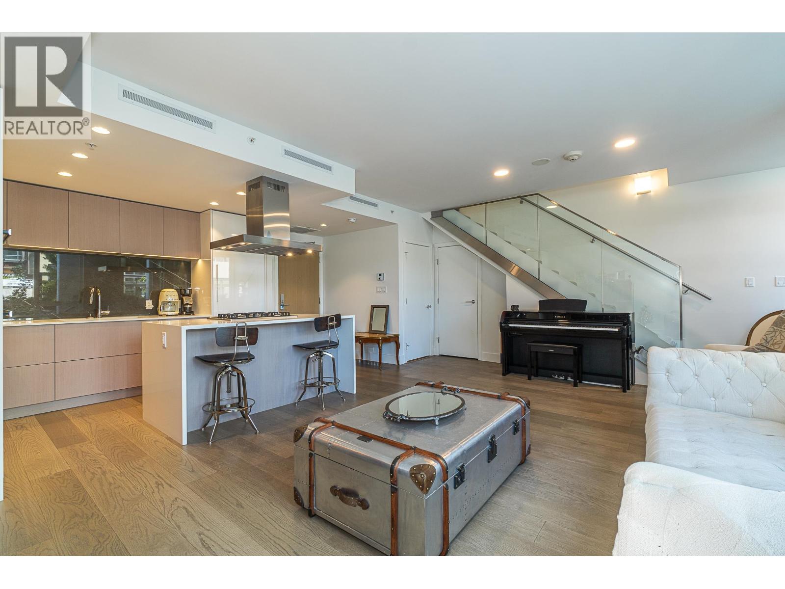2025 CURLING RD, North Vancouver, British Columbia