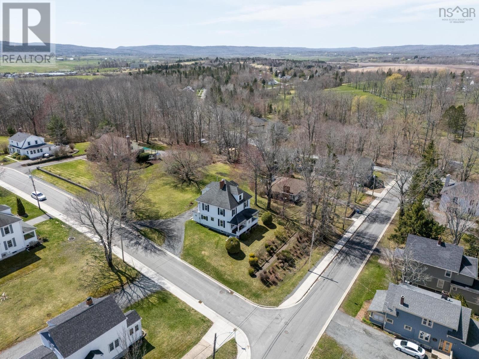 220 Alexander Street, Windsor, Nova Scotia  B0N 2T0 - Photo 3 - 202509335