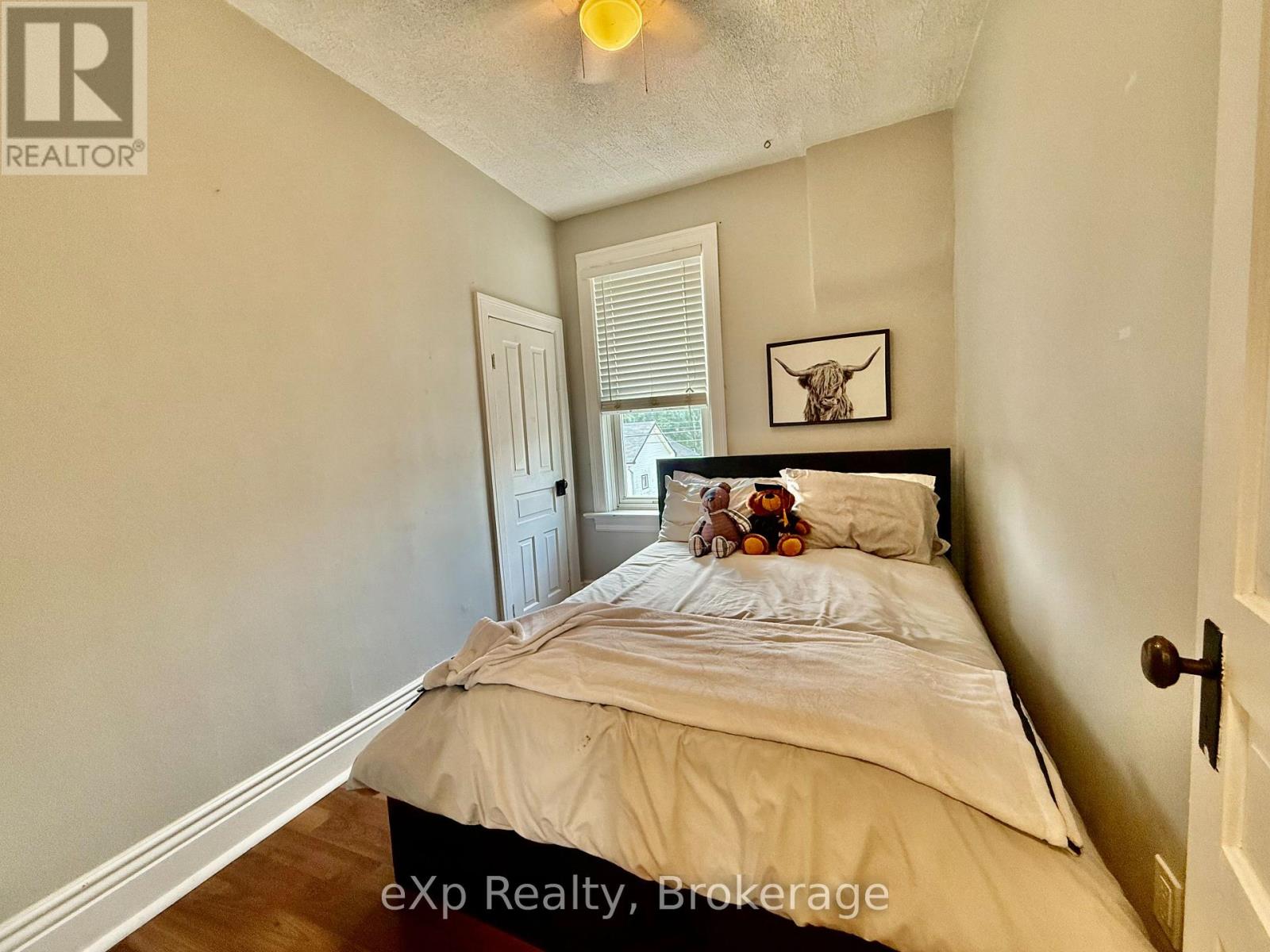 605 10th Avenue, Hanover, Ontario  N4N 2P6 - Photo 12 - X12342004