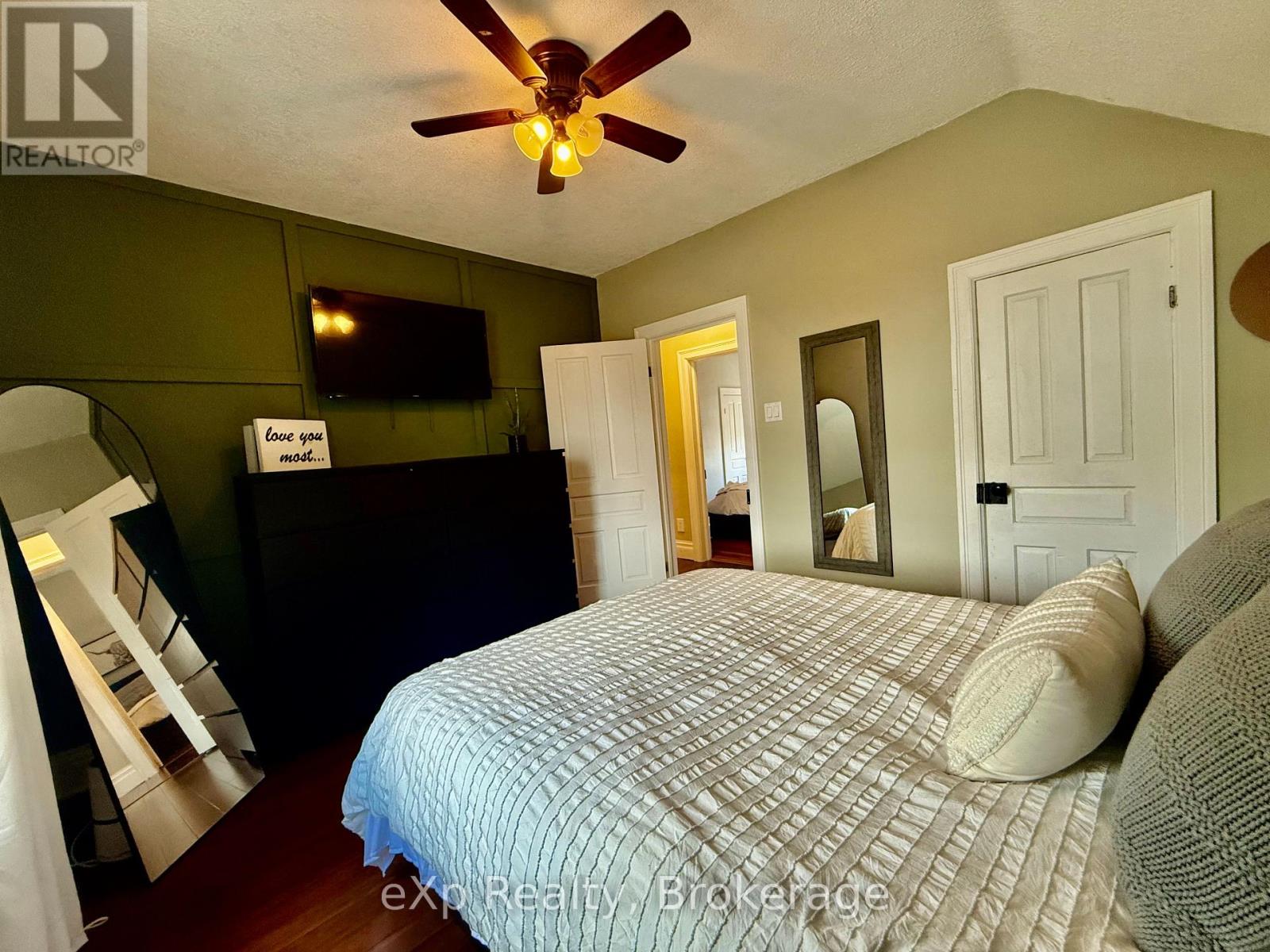 605 10th Avenue, Hanover, Ontario  N4N 2P6 - Photo 15 - X12342004